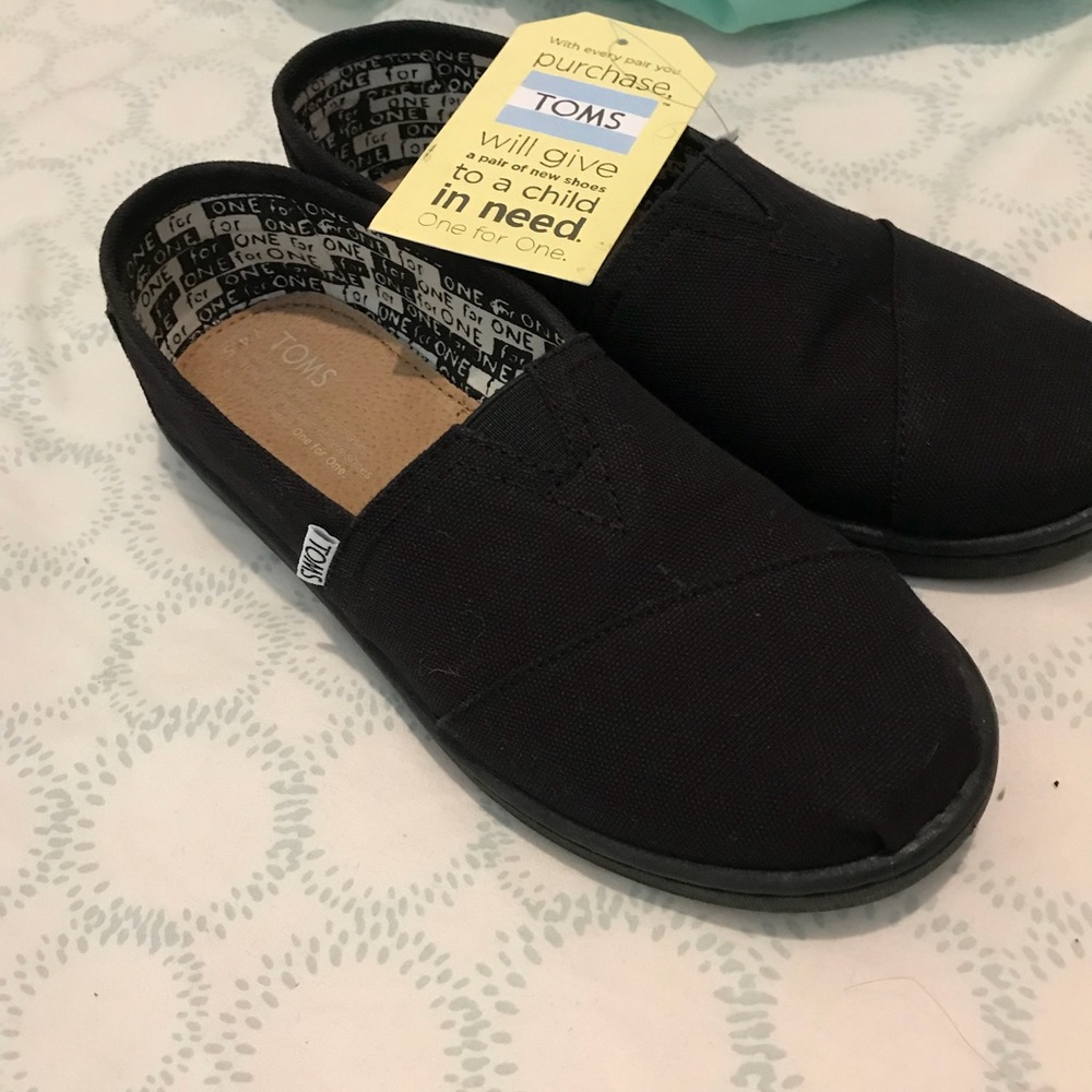 Youth black toms